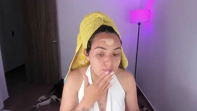 Snapshot of Miss_Nicole chatting on 12/14/25, 02:06 Miss Nicole online show from 12/14/25, 02:06