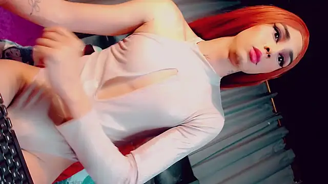 Snapshot of CharlotteBigCock chatting on 01/17/25, 04:04 CharlotteBigCock online show from 01/17/25, 04:04