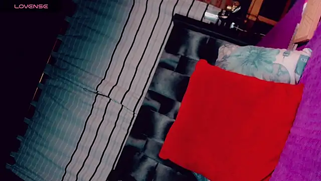 Snapshot of CharlotteBigCock chatting on 02/21/25, 03:43 CharlotteBigCock online show from 02/21/25, 03:43