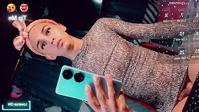 Snapshot of CharlotteBigCock chatting on 09/26/25, 02:21 CharlotteBigCock online show from 09/26/25, 02:21