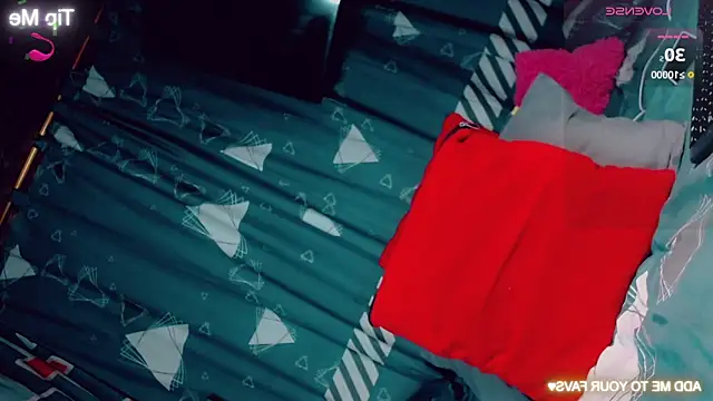 Snapshot of CharlotteBigCock chatting on 10/31/25, 02:51 CharlotteBigCock online show from 10/31/25, 02:51