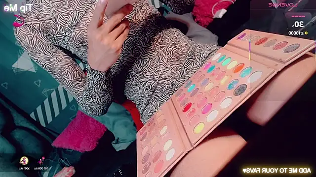 Snapshot of CharlotteBigCock chatting on 11/05/25, 03:34 CharlotteBigCock online show from 11/05/25, 03:34