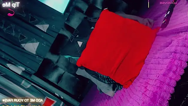 Snapshot of CharlotteBigCock chatting on 01/16/26, 02:21 CharlotteBigCock online show from 01/16/26, 02:21