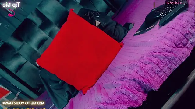 Snapshot of CharlotteBigCock chatting on 02/07/26, 02:10 CharlotteBigCock online show from 02/07/26, 02:10