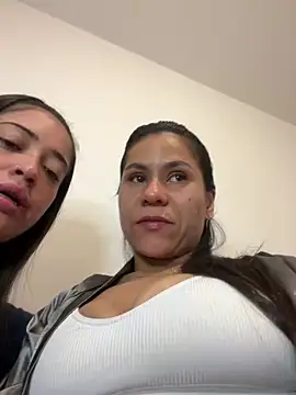 Reggie-Liam online show from 12/17/24, 02:23