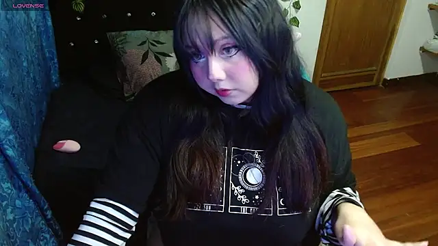 Snapshot of litlle_cat chatting on 11/28/25, 05:43 litlle cat online show from 11/28/25, 05:43