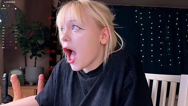 LisaLaas online show from 11/22/25, 08:52