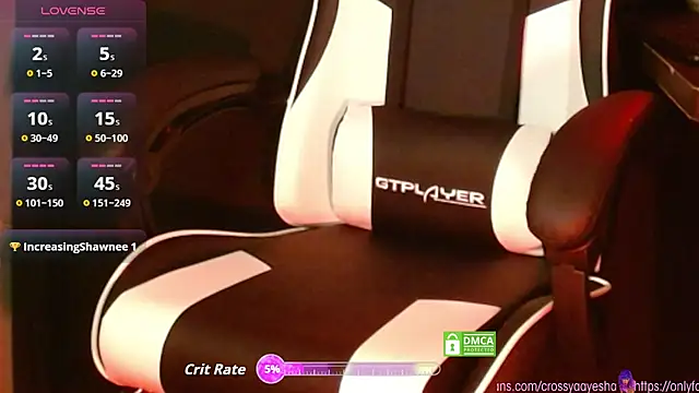 Snapshot of CrossyAayesha chatting on 11/01/25, 02:52 CrossyAayesha online show from 11/01/25, 02:52