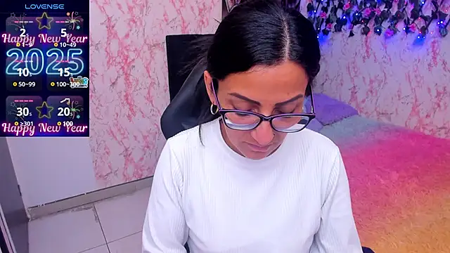 Snapshot of alma_blue chatting on 01/06/25, 09:00 alma blue online show from 01/06/25, 09:00