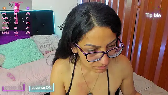 Snapshot of alma_blue chatting on 11/21/25, 10:52 alma blue online show from 11/21/25, 10:52