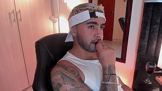 ItsMeEros online show from 09/24/25, 11:41