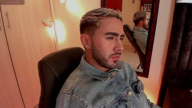 ItsMeEros online show from 10/10/25, 08:52