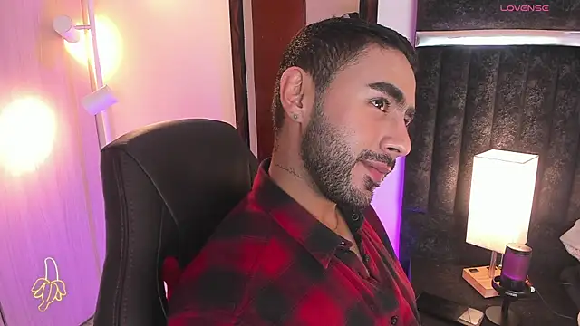 ItsMeEros online show from 11/25/25, 10:21