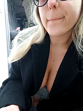 dolcehelena993 online show from 03/07/26, 12:02