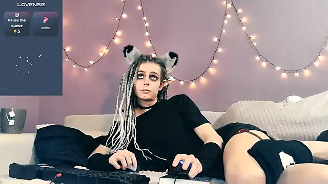 Snapshot of Littlepinkcat chatting on 02/23/25, 07:17 Littlepinkcat online show from 02/23/25, 07:17