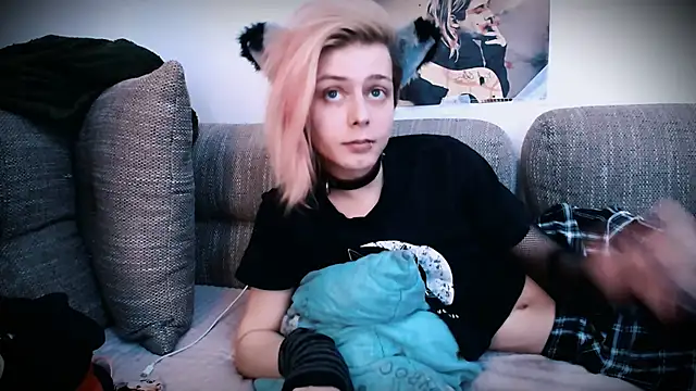 Snapshot of Littlepinkcat chatting on 10/27/25, 02:43 Littlepinkcat online show from 10/27/25, 02:43