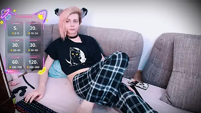 Snapshot of Littlepinkcat chatting on 10/30/25, 10:38 Littlepinkcat online show from 10/30/25, 10:38