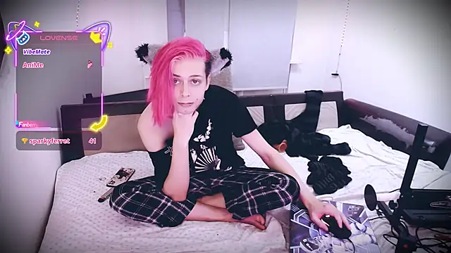 Snapshot of Littlepinkcat chatting on 12/21/25, 04:08 Littlepinkcat online show from 12/21/25, 04:08