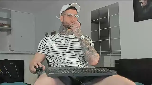  jamesleandros1 online show from 01/06/25, 10:05