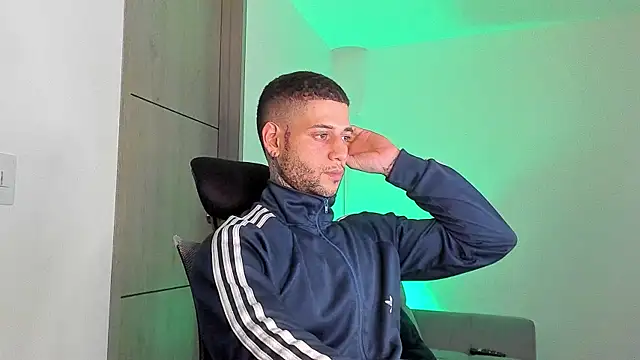  jamesleandros1 online show from 04/23/26, 03:30