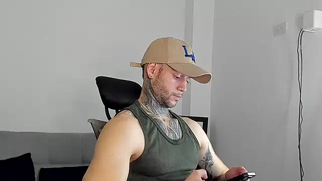 Snapshot of _jamesleandros1 chatting on 07/19/26, 08:01 jamesleandros1 online show from 07/19/26, 08:01