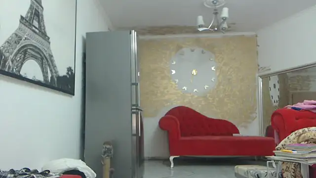 Snapshot of AnnaBellaLuckyXOXO chatting on 10/31/25, 04:13 AnnaBellaLuckyXOXO online show from 10/31/25, 04:13