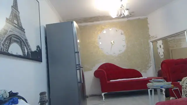 Snapshot of AnnaBellaLuckyXOXO chatting on 12/04/25, 11:52 AnnaBellaLuckyXOXO online show from 12/04/25, 11:52