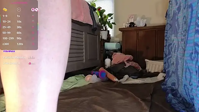 LoveSaraChristine online show from 10/27/25, 06:12