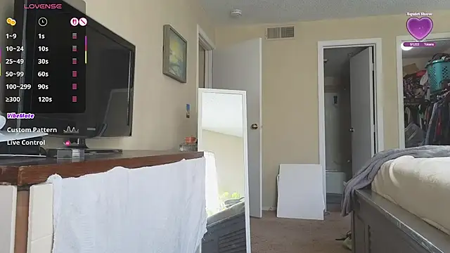 LoveSaraChristine online show from 11/19/25, 06:52