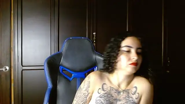 Snapshot of jaydensalvatore_ chatting on 10/31/25, 10:44 jaydensalvatore online show from 10/31/25, 10:44