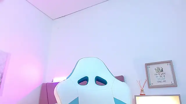 PIA STONE online show from 03/06/25, 07:54