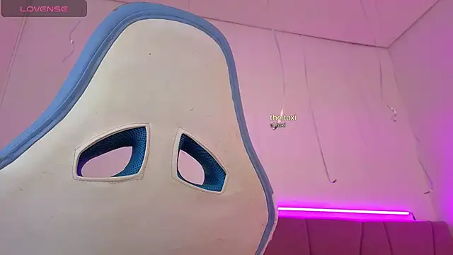 PIA STONE online show from 12/02/25, 07:53