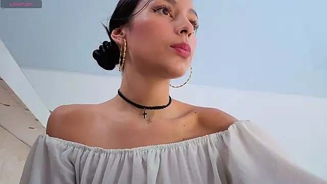 PIA STONE online show from 06/17/26, 08:10
