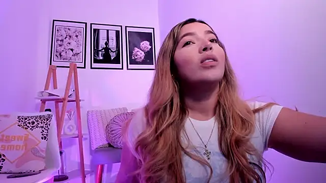 sofihill01 online show from 03/08/26, 02:15