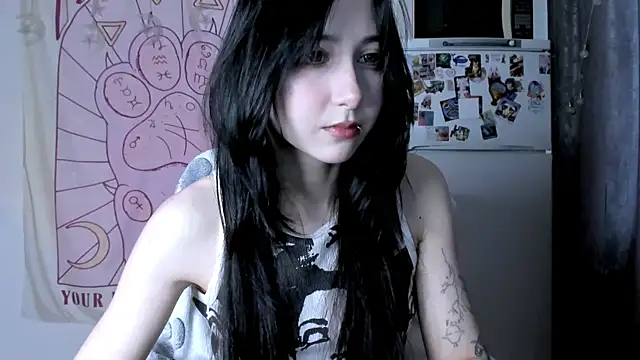 Snapshot of Holy420lolii chatting on 04/11/26, 02:32 Holy420lolii online show from 04/11/26, 02:32