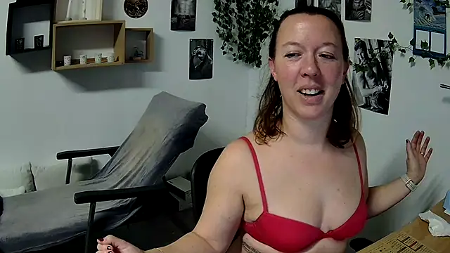 Snapshot of AnyaKrey@xh chatting on 01/25/25, 06:24 AnyaKreyxh online show from 01/25/25, 06:24