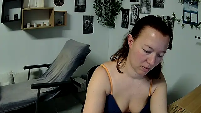 Snapshot of AnyaKrey@xh chatting on 02/10/25, 06:13 AnyaKreyxh online show from 02/10/25, 06:13