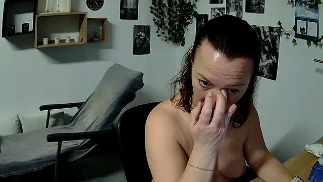 Snapshot of AnyaKrey@xh chatting on 02/23/25, 06:45 AnyaKreyxh online show from 02/23/25, 06:45