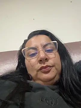 Abril Luv online show from 11/28/25, 02:14