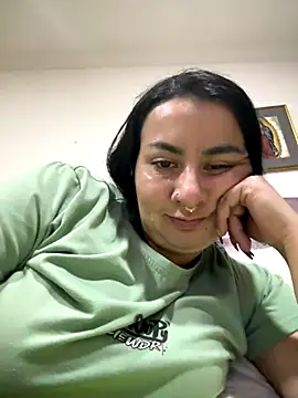 Abril Luv online show from 12/17/25, 01:22