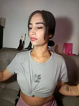 Snapshot of _nathaly_sweet chatting on 12/14/25, 01:44 nathaly sweet online show from 12/14/25, 01:44