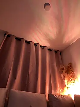 Snapshot of andra_rose chatting on 11/13/25, 11:25 andra rose online show from 11/13/25, 11:25