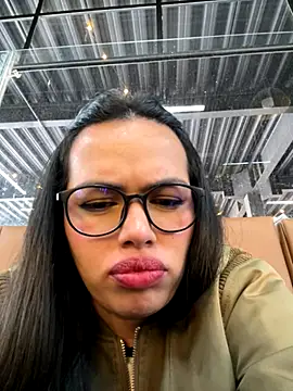 Snapshot of andra_rose chatting on 11/14/25, 07:45 andra rose online show from 11/14/25, 07:45