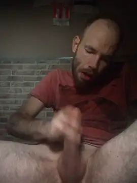 Snapshot of Adamvarga0318 chatting on 02/10/25, 05:25 Adamvarga0318 online show from 02/10/25, 05:25