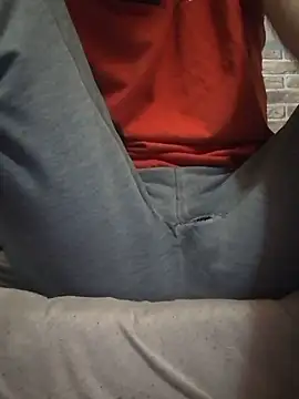 Snapshot of Adamvarga0318 chatting on 02/20/25, 12:25 Adamvarga0318 online show from 02/20/25, 12:25