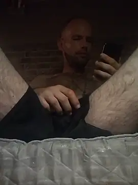 Snapshot of Adamvarga0318 chatting on 09/08/25, 08:41 Adamvarga0318 online show from 09/08/25, 08:41