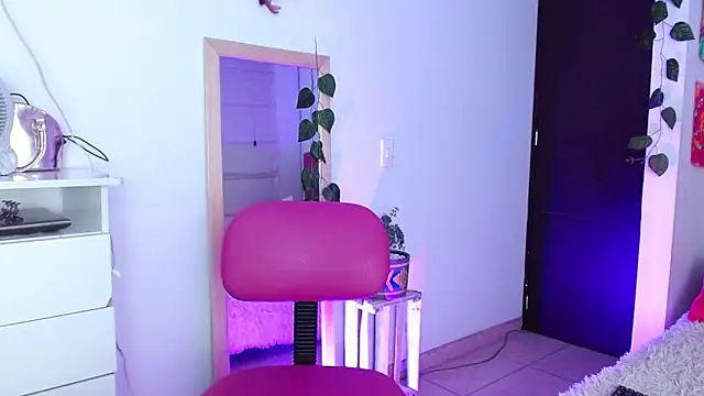 alisseallie online show from 12/04/24, 01:47