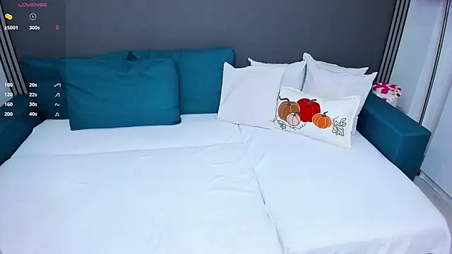 Snapshot of Christall_StarXX chatting on 11/03/25, 08:32 Christall StarXX online show from 11/03/25, 08:32