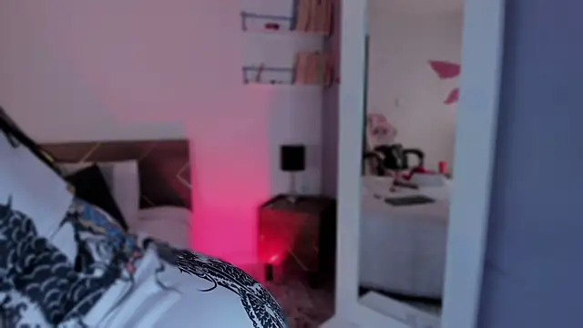 Snapshot of VampGirl1 chatting on 12/21/24, 09:04 VampGirl1 online show from 12/21/24, 09:04