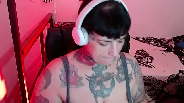 Snapshot of VampGirl1 chatting on 12/27/24, 12:56 VampGirl1 online show from 12/27/24, 12:56